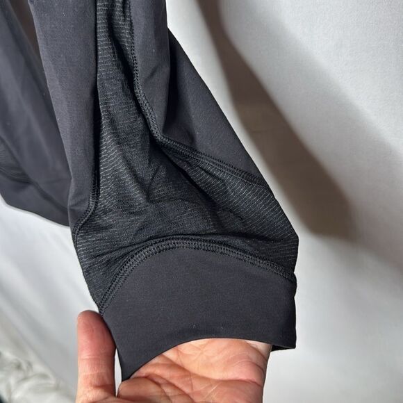 Lululemon Black Mesh Ventilation Run Active Gym Cropped Leggings. Size 4. - Picture 3 of 7